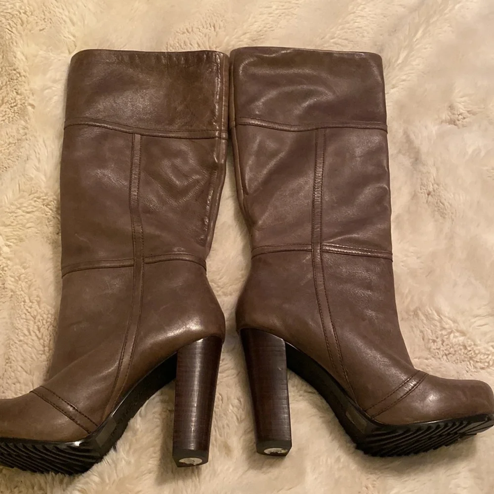 Taupe colored boots - Picture 4 of 7